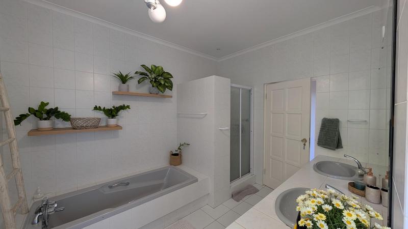 5 Bedroom Property for Sale in Scott Estate Western Cape